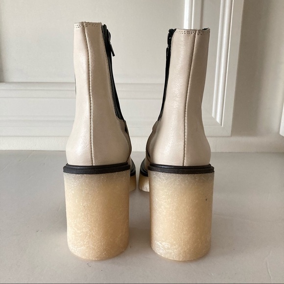 Free People Cream and Black Chelsea boots - Picture 5 of 7